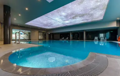 Basen w Factory Resort