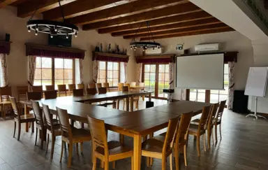 Sala Pałacowa Spiżarnia pomieści do 40 osób