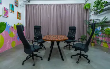 Wino-Grono.studio- zasłony pozwalające wydzielić przestrzeń