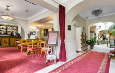 wejście główne - lobby, bar