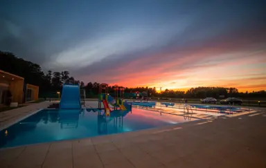 Hotel Kozerki Basen wieczorową porą