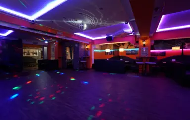 Sofa Club & Restaurant - zdjęcie 5