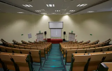 Wyzsza Szkola Administracji Publicznej w Ostrolece sala konferencyjna