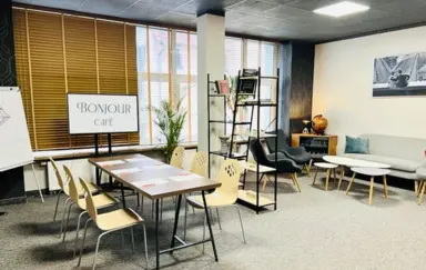 Bonjour Café Opole Salon de Paris, miejsce do spotkań, zarówno prywatnych, jak i biznesowych, lub szkoleń