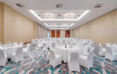 Hilton Warsaw City (dawniej Hilton Warsaw Hotel & Convention Centre) - zdjęcie 2