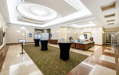 Hol przed Salą Książęcą w Hotelu Windsor**** w Jachrance