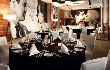 Warsaw Plaza Hotel Restauracja Moments