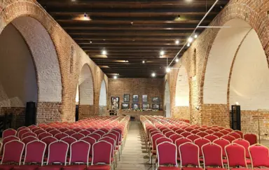 Przyziemie Karwanu znajduje się na parterze Ośrodka Konferencyjnego Karwan