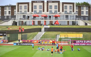 Arena Mistrzów w Gniewinie - widok na zachodnią fasadę Hotelu
