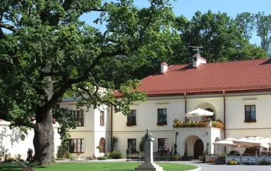 Zamek Dubiecko - wejście główne