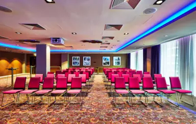 NYX 5 - theatre style