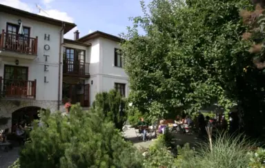 Hotel & Restauracja "Dwa Księżyce" - photo 3