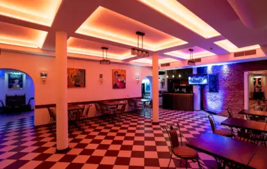 Sala kolumnowa (restauracyjna Sceny Orlej)