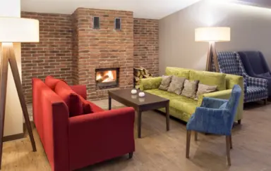 Falenty Biznes i Wypoczynek sala kominkowa