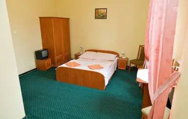 Centrum Usług Hotelowo-Turystycznych ZAMEK Otmuchów - zdjęcie 5