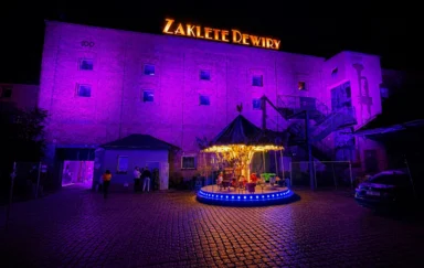 Zaklęte Rewiry – centrum koncertowe i eventowe przy ul. Krakowskiej 100 we Wrocławiu, przestrzeń do organizacji koncertów, eventów firmowych, gal i wydarzeń specjalnych.