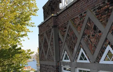 Widok na sąsiadującą Marinę Jachtową