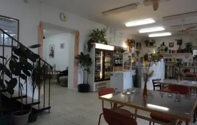 Turnus na Wolskiej Warszawa sala barowa z widokiem na salkę konferencyjną
