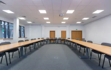 Sala konferencyjna B - ustawienie biznesowe U