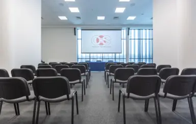 Sala konferencyjna A - ustawienie kinowe