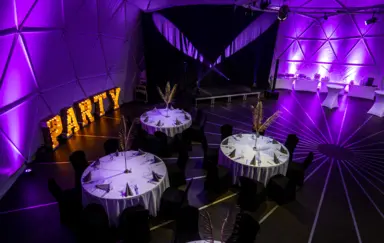 Elegancka kolacja w stoczni