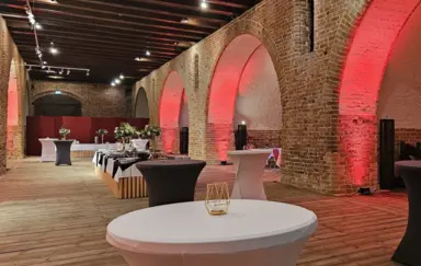 Przyziemie Karwanu to przestronna przestrzeń eventowa do dowolnej aranżacji