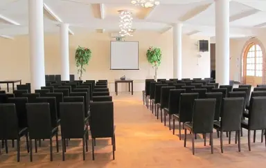 Pod Arkadami Korczew