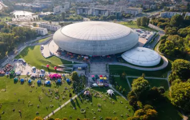 TAURON Arena Kraków, Teren zewnętrzny