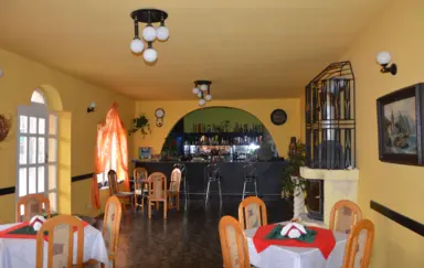 Hotel Restauracja "Pod Dębami" - zdjęcie 3