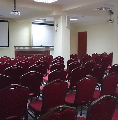 Obiekty konferencyjne w Mierzęcicach – blisko biznesu i natury