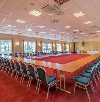 Dlaczego warto wybrać obiekty oferujące sale konferencyjne w Łukcie?