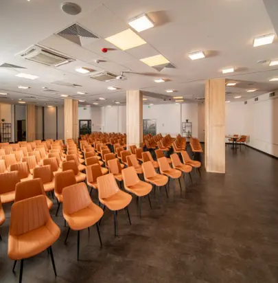Znajdź idealną salę konferencyjną w Łomnicy