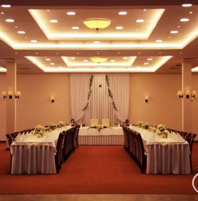 Organizuj konferencje w Chynowie