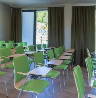 Wyszukiwarka miejsc konferencyjnych - znalezienie idealnej sali konferencyjnej w Łabowej