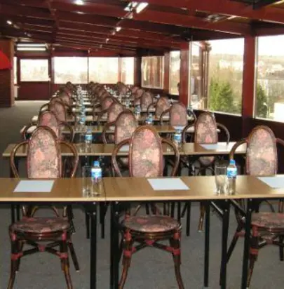 Hotele konferencyjne wyposażone w sprzęty multimedialne