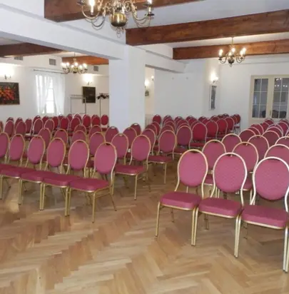 Znajdź idealne miejsca na konferencje w Kampinosie