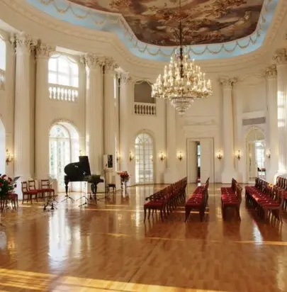 Znajdź idealną salę konferencyjną w Rydzynej