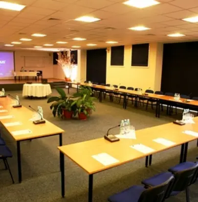 Obiekty konferencyjne w Rucianem-Nidzie: Profesjonalizm w Mazurskim Stylu