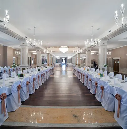 Nowoczesne sale szkoleniowe i konferencyjne w uzdrowiskowej scenerii