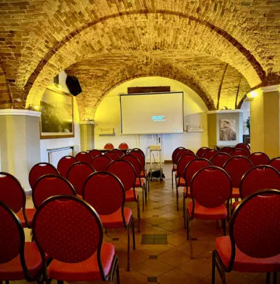 Profesjonalne obiekty szkoleniowe na tle historii i natury