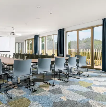 Wyjątkowe Sale Konferencyjne w Chałupach – Biznes w Nadmorskim Stylu