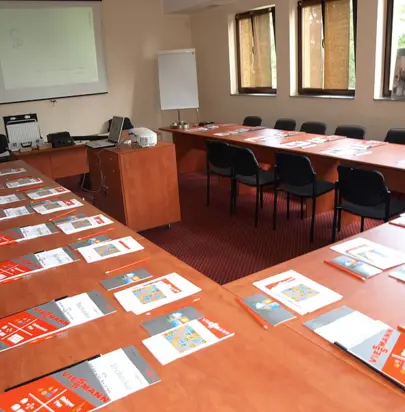 Obiekty ze Salami Konferencyjnymi w Zborówku: Profesjonalizm i Spokój