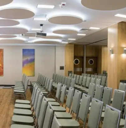 Znajdź idealną salę konferencyjną w Radoczy