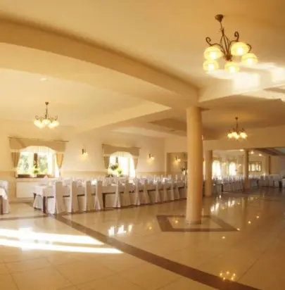 Obiekty konferencyjne w Niegowej: Profesjonalizm w Sercu Jury