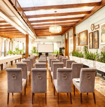 Wyszukaj idealne miejsce na konferencję w Książu Wielkim