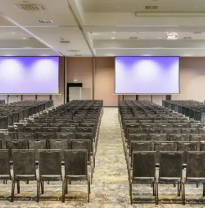 Wysoki standard sal konferencyjnych przy lotnisku