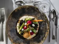 Restauracja zlokalizowana na najwyższym piętrze z widokiem na Wawel, Stare Miasto i Bulwary Wiślane.