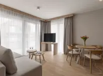 Apartament Junior z widokiem na staw