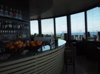 Bar 360, z tarasem widokiem na morze